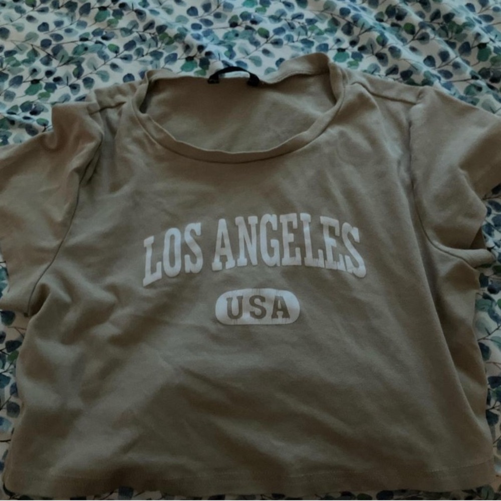 Size M Khaki Shein LA crop top, perfect for summer or hanging out!! #croptop